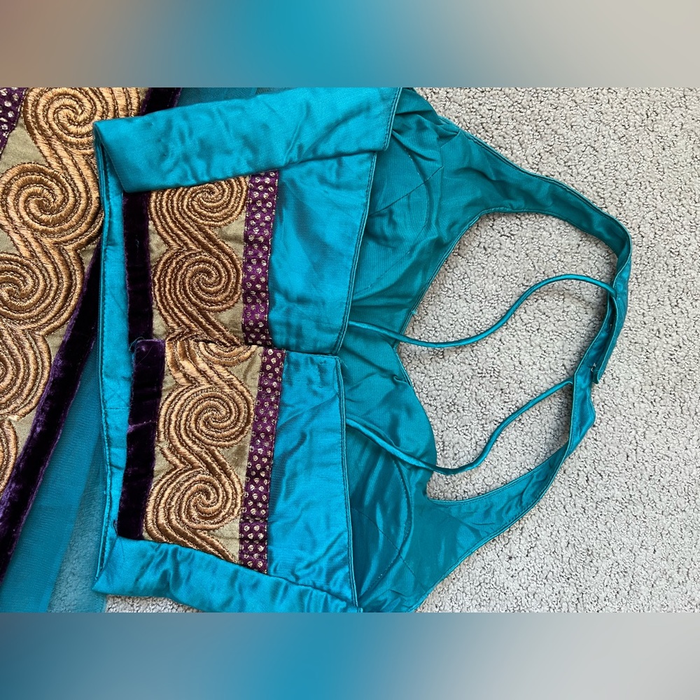 Women’s Net Sari With Matching Halter Blouse (Xs) - image 4